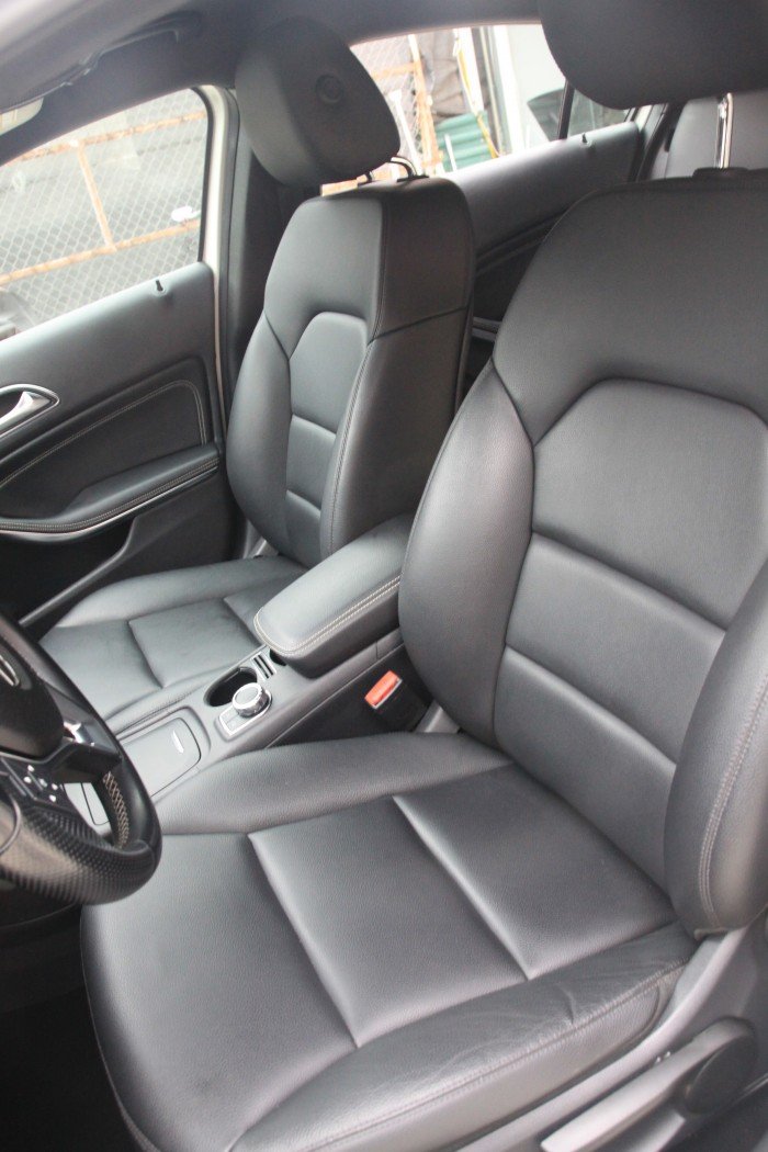Mercedes A200 màu trắng, sản xuất 2013, xe còn rất mới.