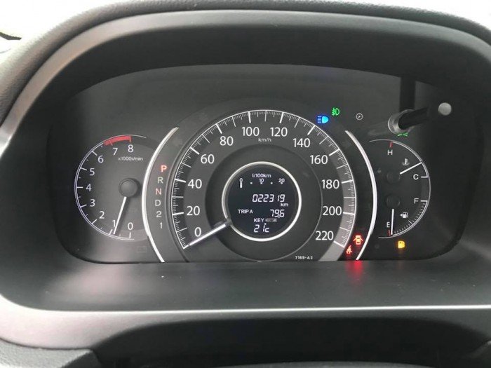 HONDA CR-V 2.0AT 2015, màu bạc, nội thất kem, số tự động.