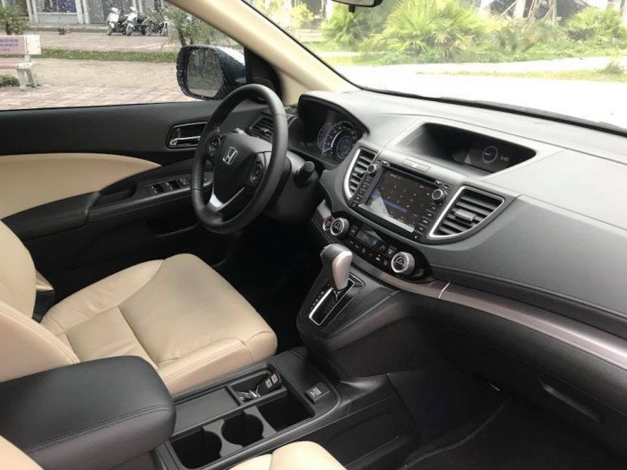 HONDA CR-V 2.0AT 2015, màu bạc, nội thất kem, số tự động.