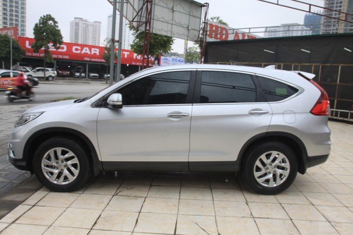 HONDA CR-V 2.0AT 2015, màu bạc, nội thất kem, số tự động.