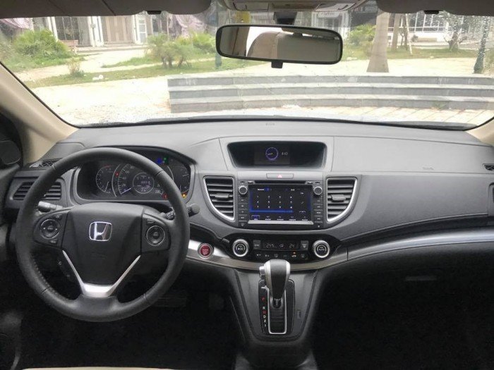 HONDA CR-V 2.0AT 2015, màu bạc, nội thất kem, số tự động.