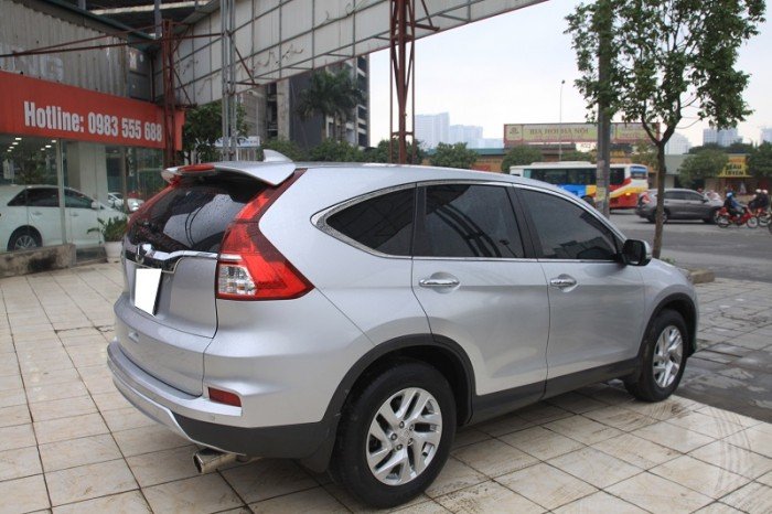 HONDA CR-V 2.0AT 2015, màu bạc, nội thất kem, số tự động.