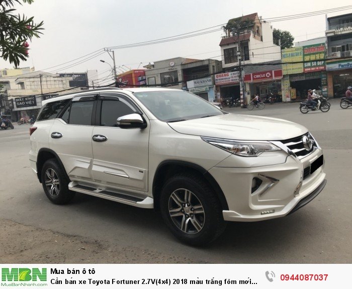 Cần bán xe Toyota Fortuner 2.7V(4x4) 2018 màu trắng fôm mới cực đẹp