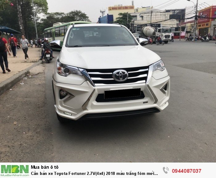 Cần bán xe Toyota Fortuner 2.7V(4x4) 2018 màu trắng fôm mới cực đẹp