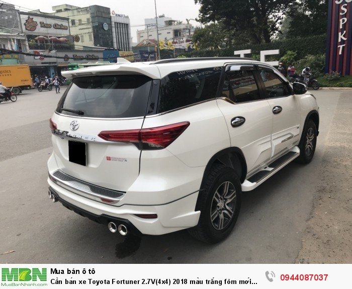Cần bán xe Toyota Fortuner 2.7V(4x4) 2018 màu trắng fôm mới cực đẹp