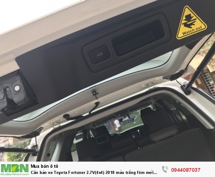 Cần bán xe Toyota Fortuner 2.7V(4x4) 2018 màu trắng fôm mới cực đẹp