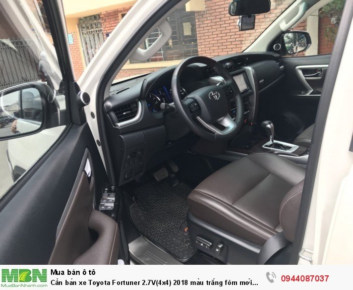 Cần bán xe Toyota Fortuner 2.7V(4x4) 2018 màu trắng fôm mới cực đẹp