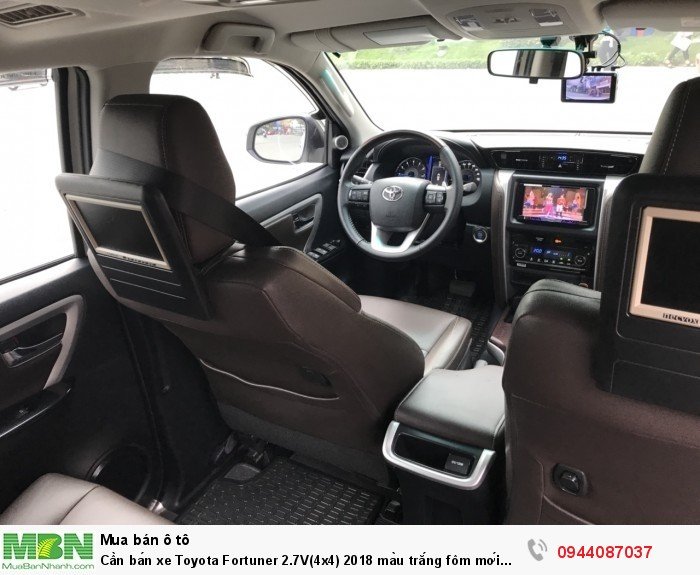 Cần bán xe Toyota Fortuner 2.7V(4x4) 2018 màu trắng fôm mới cực đẹp