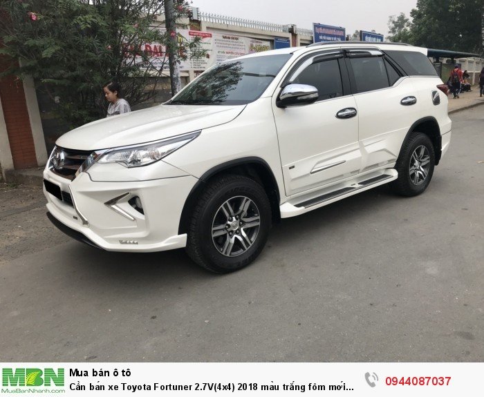 Cần bán xe Toyota Fortuner 2.7V(4x4) 2018 màu trắng fôm mới cực đẹp