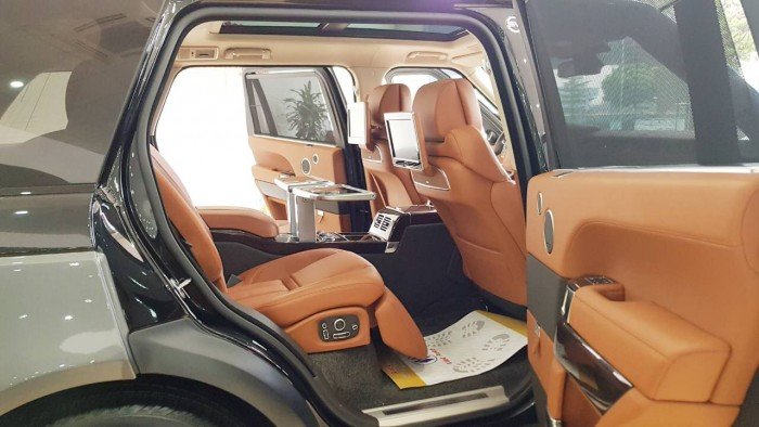 Range Rover SV Autobiography phiên bản 2 màu xe thương mại mới