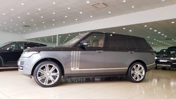 Range Rover SV Autobiography phiên bản 2 màu xe thương mại mới
