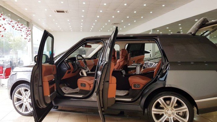 Range Rover SV Autobiography phiên bản 2 màu xe thương mại mới