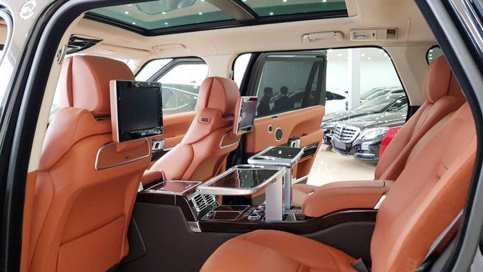 Range Rover SV Autobiography phiên bản 2 màu xe thương mại mới