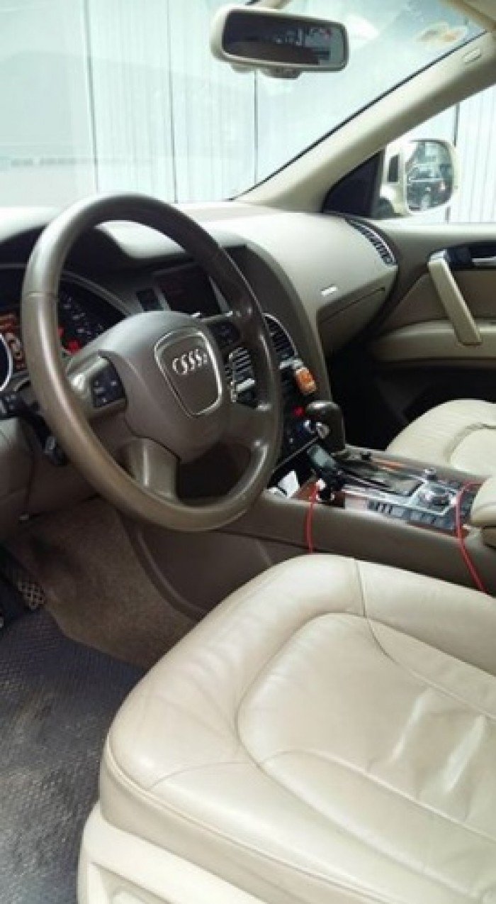 Cần bán xe Audi Q7 2008 màu vàng cát số tự động 4.2L