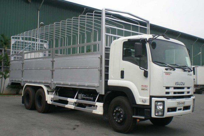 Bán Xe Tải Isuzu 6 tấn thùng bạt, Trả trước 5% giao xe ngay
