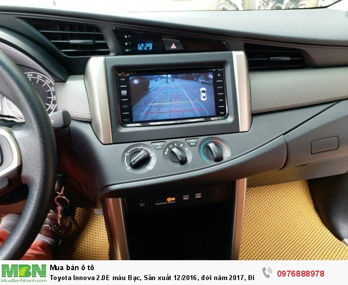 Toyota Innova 2.0E màu Bạc, Sản xuất 12/2016,  đời năm 2017, Đi 9000 km