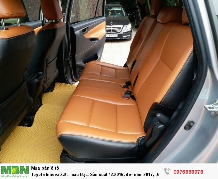 Toyota Innova 2.0E màu Bạc, Sản xuất 12/2016,  đời năm 2017, Đi 9000 km