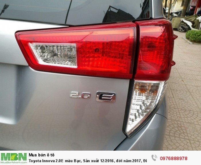 Toyota Innova 2.0E màu Bạc, Sản xuất 12/2016,  đời năm 2017, Đi 9000 km