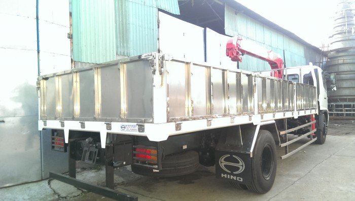 Xe tải Hino FG 9.4 tấn gắn cẩu 3 tấn