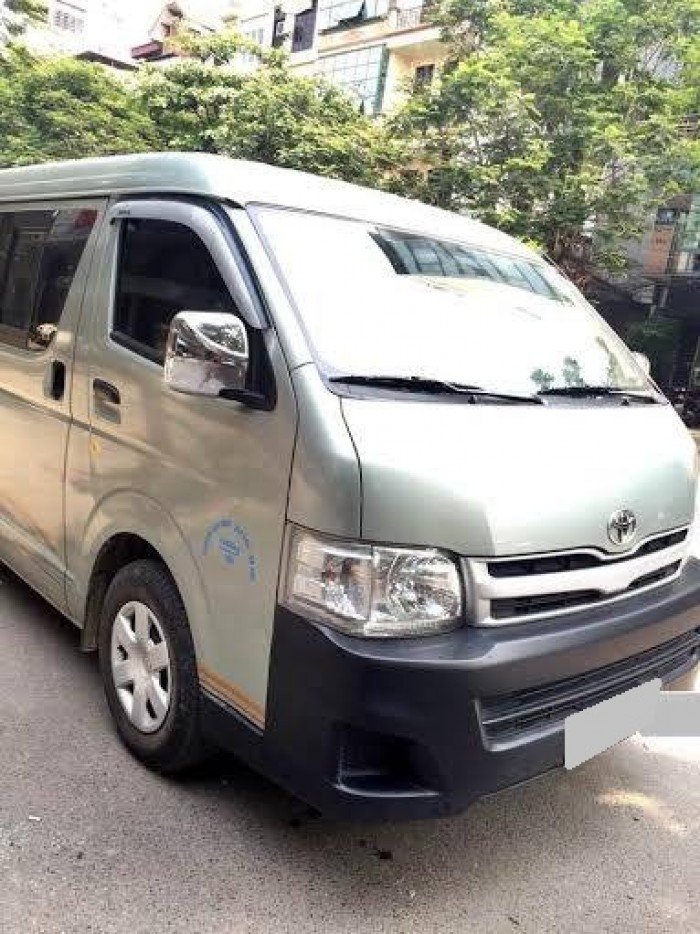 Cần bán con cá mập Hiace 2011 số sàn màu xanh chạy dầu rất tiết kiệm