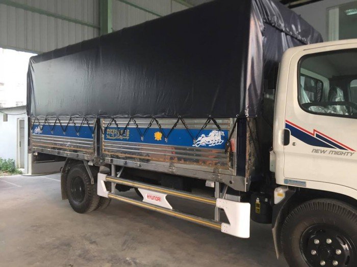 Xe tải hyundai 8.8 tấn HD800 thùng khung mui phủ bạt