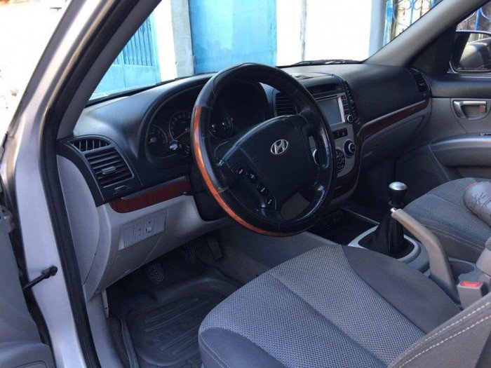 Cần bán xe Hyundai Santafe 2.2mt 2009 màu bạc máy dầu,