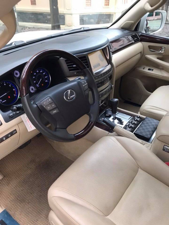 Lexus LX570 Trắng Nhập Khẩu model 2012