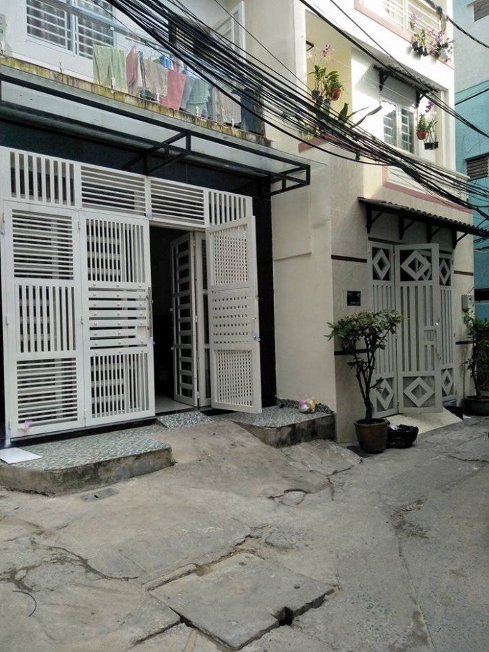 Bán gấp nhà Lạc Long Quân, hẻm xe hơi, 48m2, 2 lầu, 2 PN