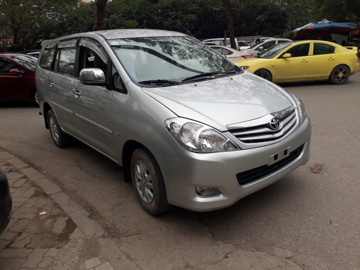 Cần bán Inova 2011 bạc, bản G