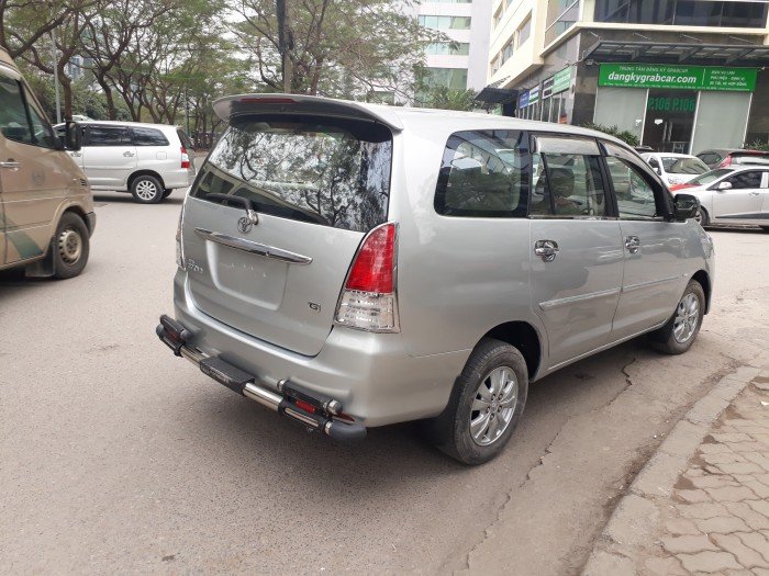 Cần bán Inova 2011 bạc, bản G