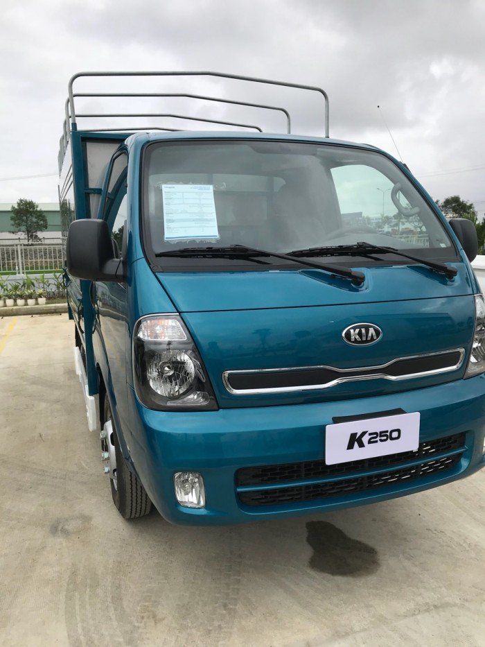 Cần bán xe Kia Bongo (New Frontier) thùng mui bạt đời 2018, chạy thành phố