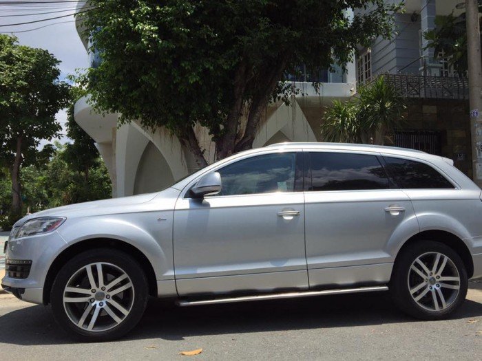 Cần bán chiếc Audi Q7 at màu xám bạc sx 2009 đẹp full nóc