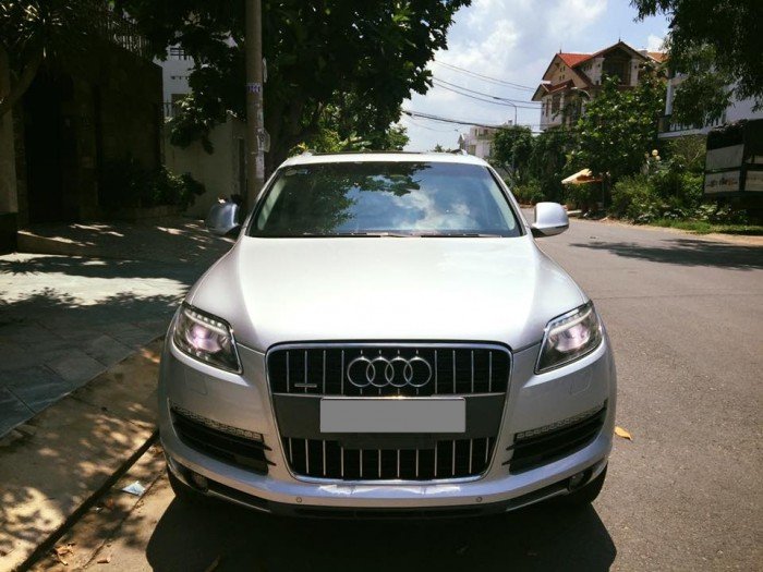 Cần bán chiếc Audi Q7 at màu xám bạc sx 2009 đẹp full nóc