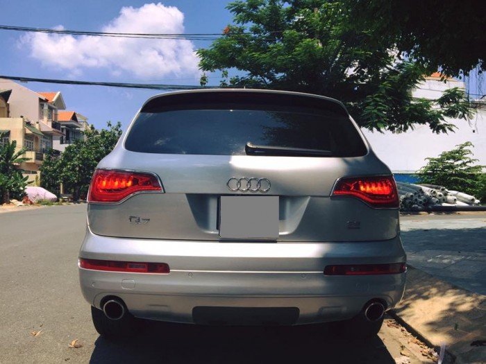 Cần bán chiếc Audi Q7 at màu xám bạc sx 2009 đẹp full nóc