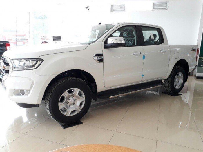 Bán ô tô Ford Ranger XLT màu trắng năm 2017, nhập khẩu nguyên chiếc