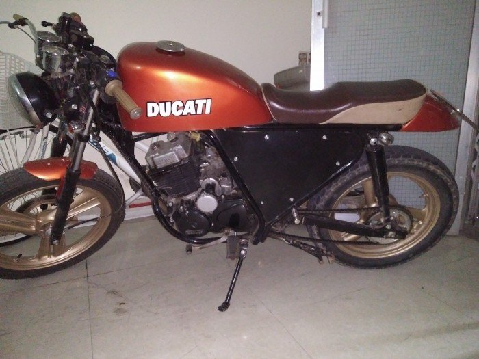 Daelim 125 len dáng ducati đẹp