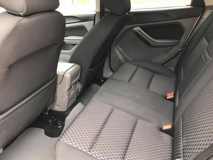 Bán nhanh Focus 2011 at Hatbach màu trắng full đẹp long lanh