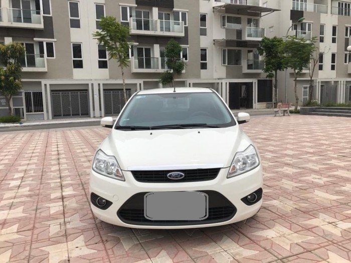 Bán nhanh Focus 2011 at Hatbach màu trắng full đẹp long lanh