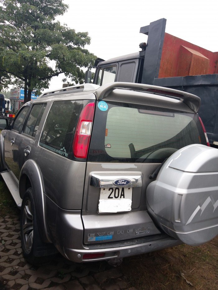 Ford Everest màu bạc, đời 2012, biển Thái Nguyên