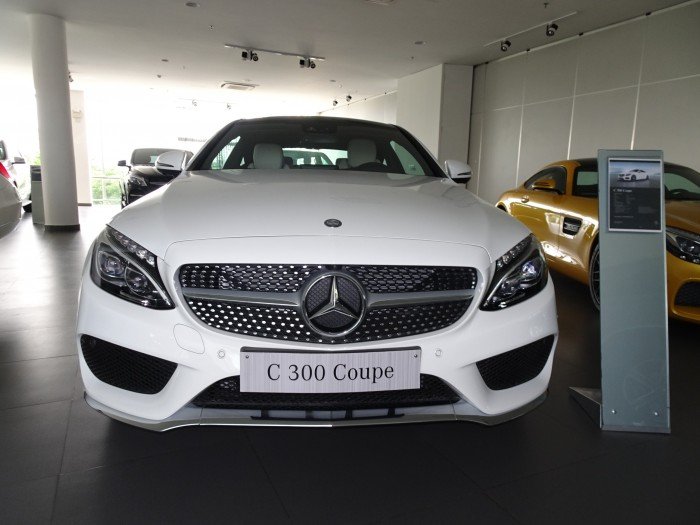 MERCEDES BENZ C300 COUPE trắng, giao ngay