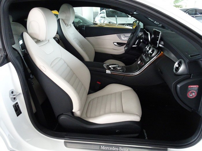 MERCEDES BENZ C300 COUPE trắng, giao ngay