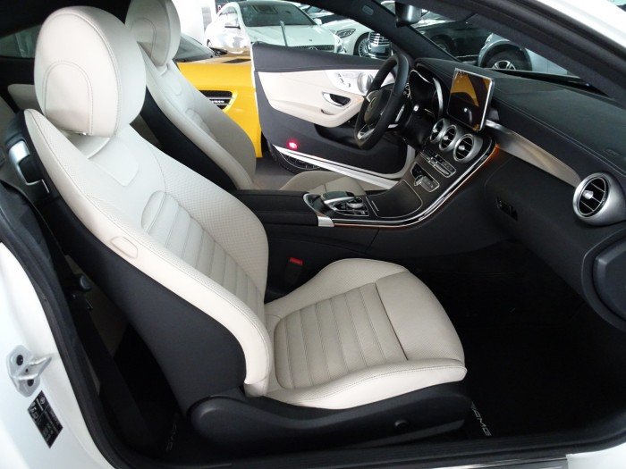 MERCEDES BENZ C300 COUPE trắng, giao ngay