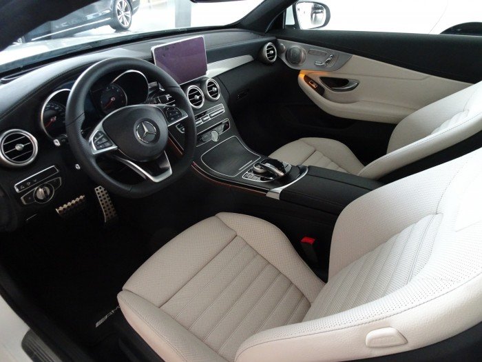 MERCEDES BENZ C300 COUPE trắng, giao ngay