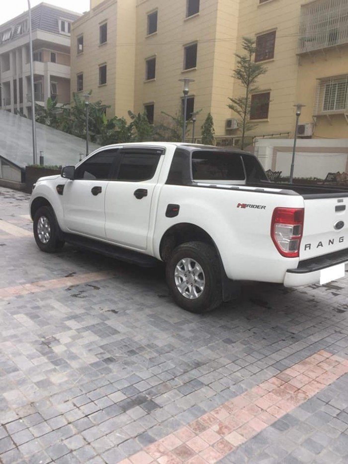 Chính chủ bán Ford Ranger 2016 sốtự động,màu trắng