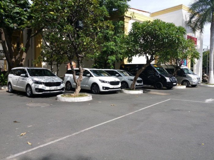 Cho thuê ô tô du lịch Sài Gòn 7-9 chỗ