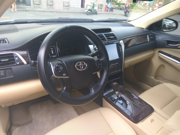 Cho thuê xe tự lái Toyota camry 2016 thủ tục nhanh chóng.