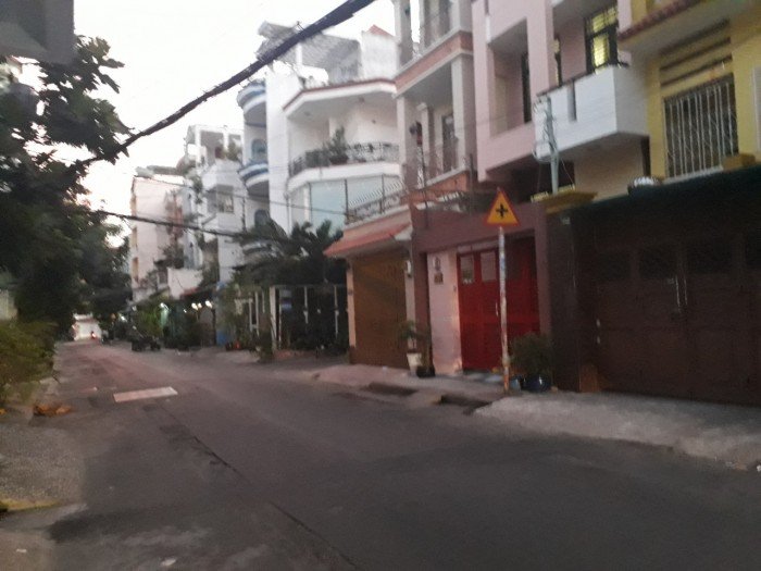 Nhà bán Quách Văn Tuấn, khu phân lô K300, 89m2, 3 lầu, HXH 10m