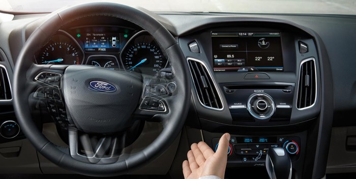 Bán Ford ranger XLT 4x4 2.2L MT màu vàng cát ( vàng ghi ) giá Ford ranger 2018 rẻ nhất Ford Tây Ninh.