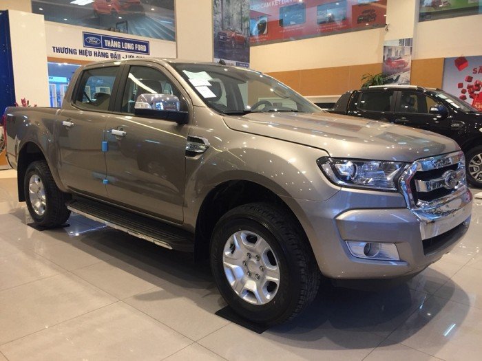 Bán Ford ranger XLT 4x4 2.2L MT màu vàng cát ( vàng ghi ) giá Ford ranger 2018 rẻ nhất Ford Tây Ninh.