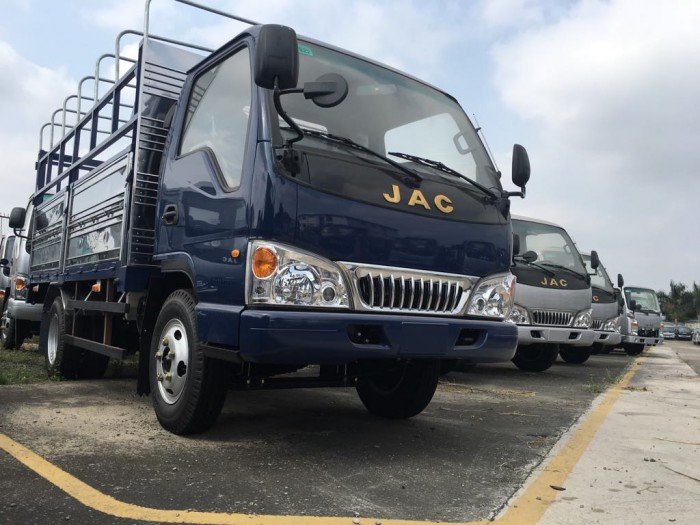 Xe tải JAC 1T49 có sẳn logo bảo hành 5 năm